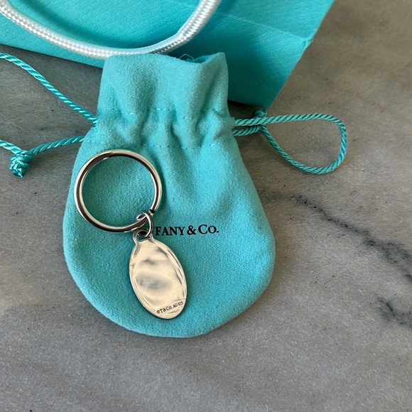 Tiffany oval keychain with engraved lobster - Picture 3 of 3